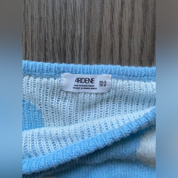 Knit Cloud Cropped Top - Picture 3 of 4